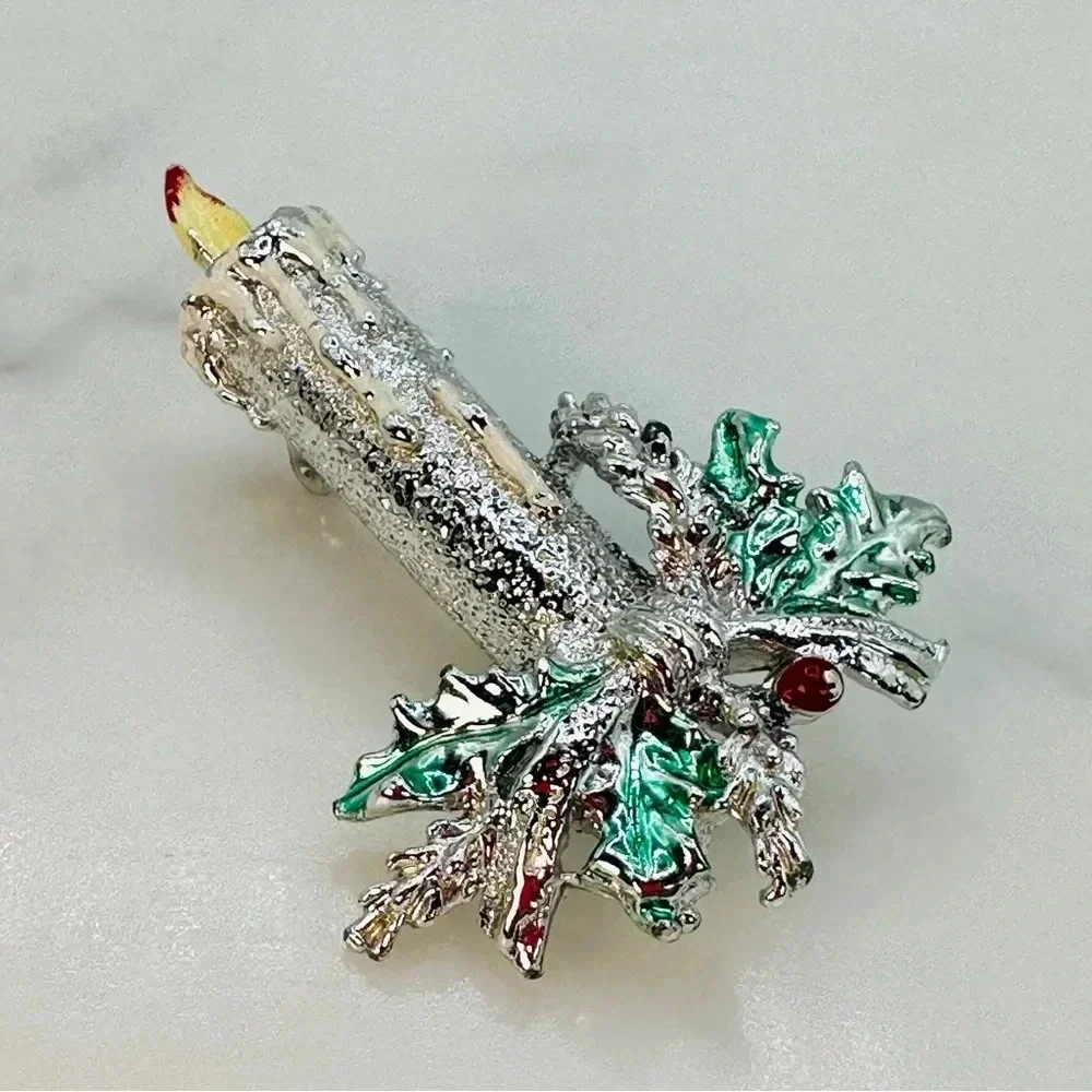 2 Vintage Christmas Brooches Jeweled Christmas Tree Candle Signed Gerrys… - Picture 4 of 12